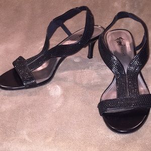 Fioni Sz 8.5 black glitter effect 2.5" heel